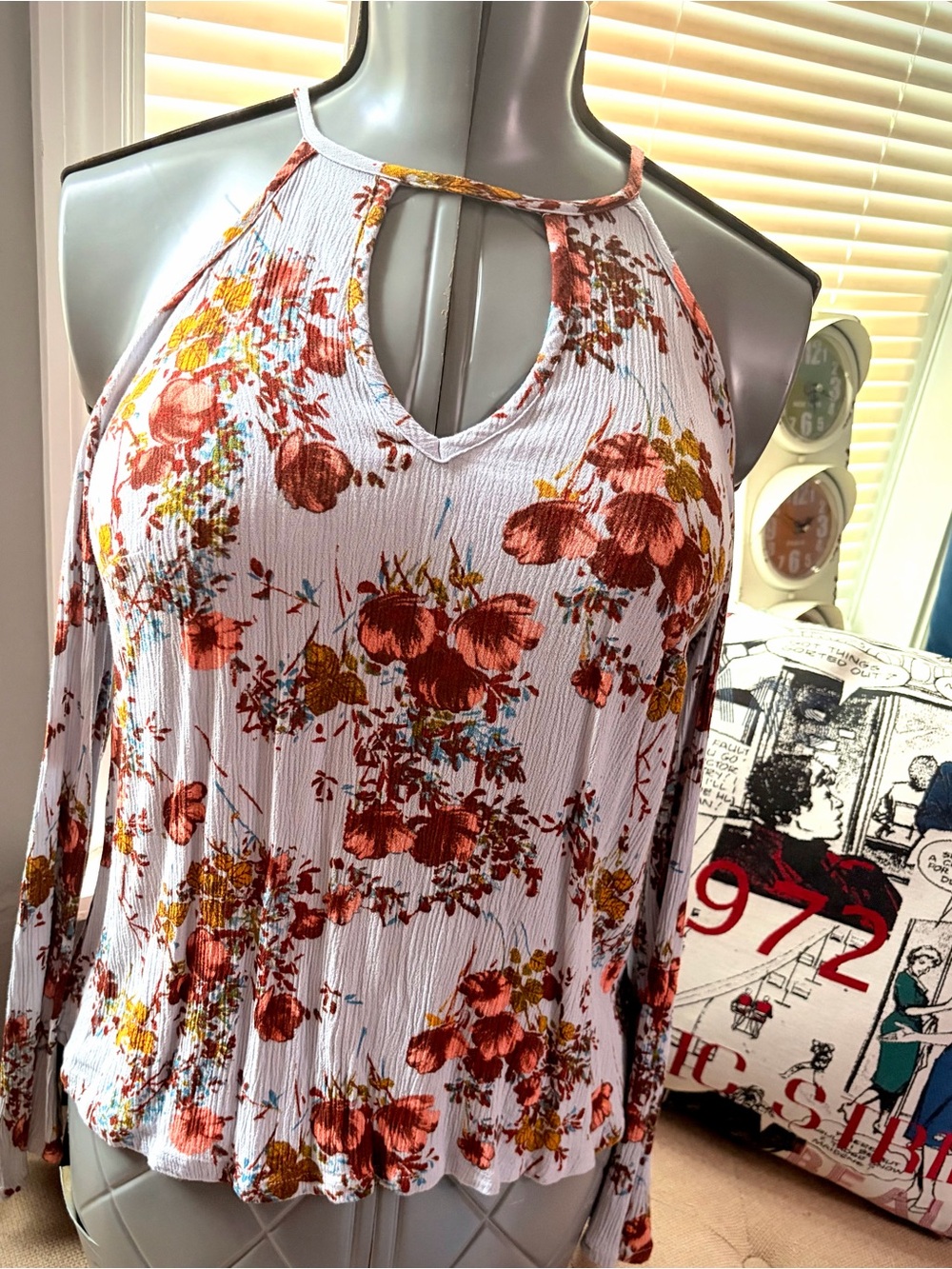 Y2K Light Blue Floral V-Neck cut out sleeves